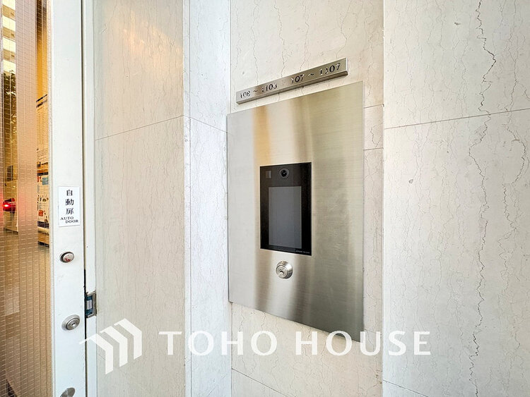 その他 エントランスはオートロック完備で安心のセキュリティ
