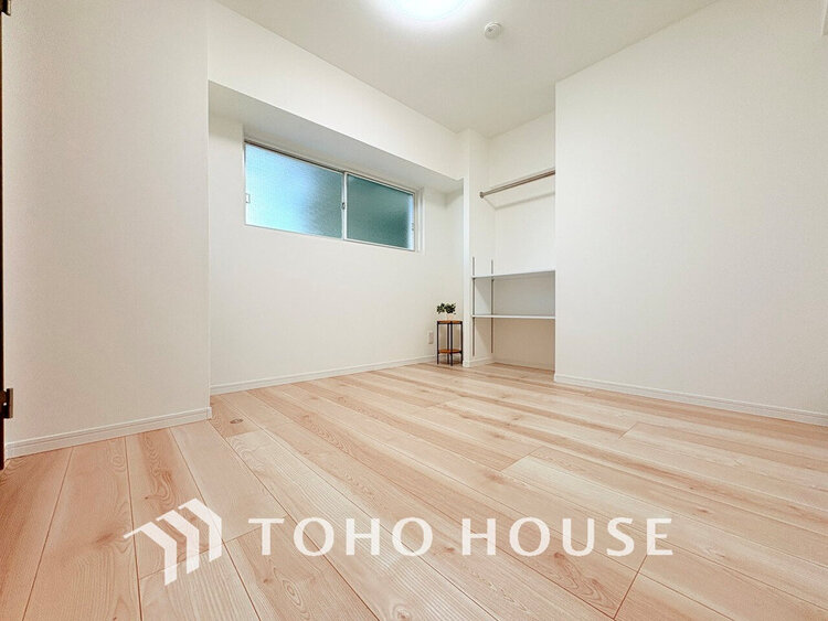 内装 採光もある洋室は、くつろぎのひと時を過ごすのにぴったり