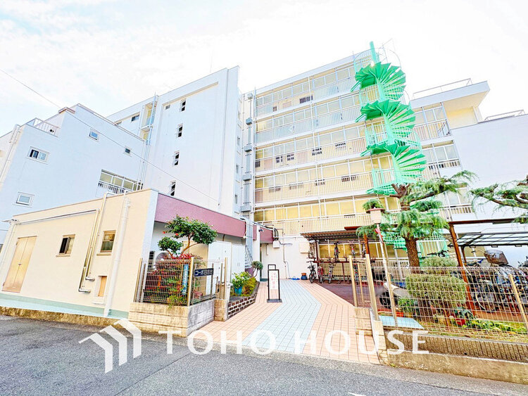 外観 〜3路線2駅利用可能の好立地リノベーションマンション〜南向きにつき陽当たり良好〜