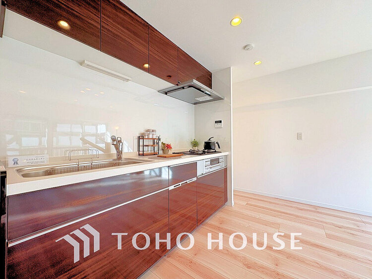 キッチン シンプルな部屋の雰囲気に溶け合うナチュラルキッチン