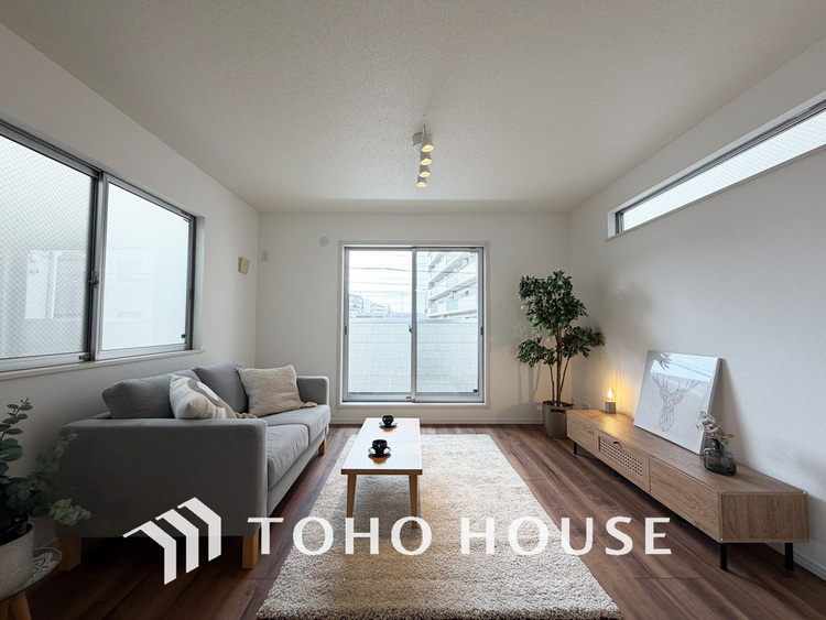 内装 広がりのある住空間、家族が集まるリビング・ダイニング