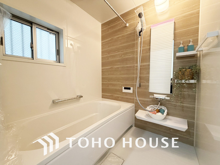 風呂 一日の疲れを癒すバスルームは、心地よいリラックスを叶える清潔感溢れる空間