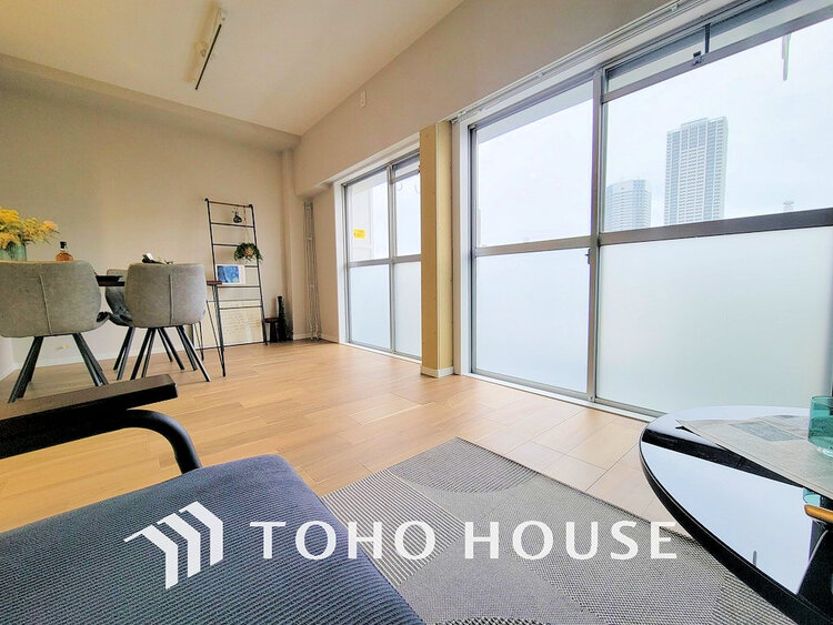 内装 広がりのある住空間、家族が集まるリビング・ダイニング