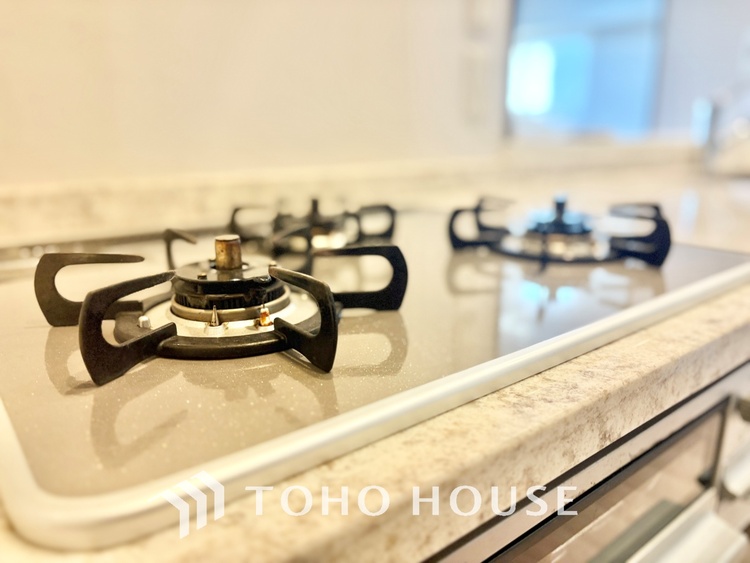 キッチン 時を超えて愛されるデザインが、日常を特別なひとときへと昇華させます。この場所から、心満たされる豊かな食卓が始まります。