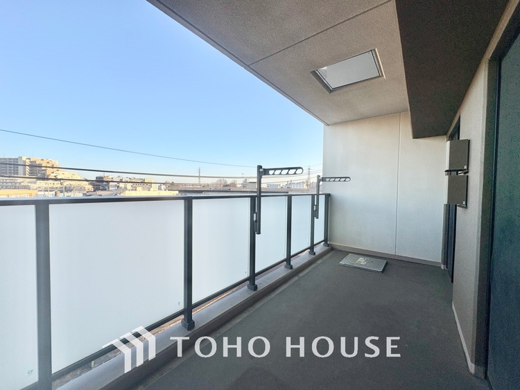 バルコニー バルコニーからの眺望は開放感にあふれ、心安らぐひととき。