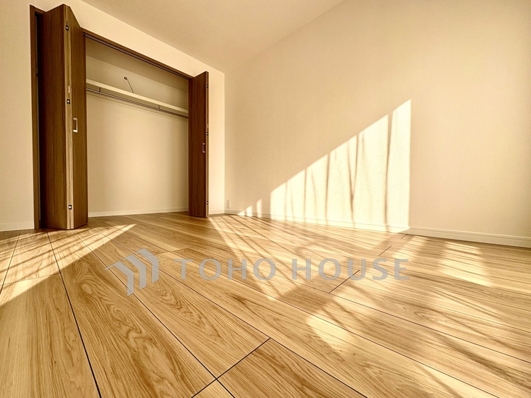 内装 ◆癒しの空間◆室内構成に拘り採光とセンスを散りばめた空間。それは『柔らかさ』に似た素敵な居場所。そこに暮らす人のことを考えつくり出したものは『癒し』という心地よい居場所なんだと思う