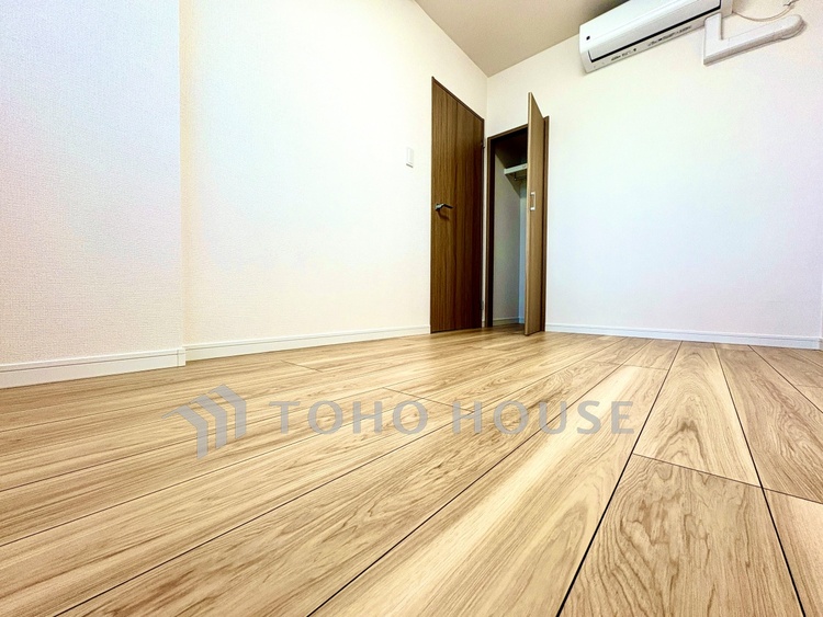 内装 ◆窓を開けると◆冷涼な風、そよぐリビング。だんらんの場所はここから始まり、ここで終わる。家族の笑顔が集う素敵な場所だから、こだわり抜いた思いが詰まっているのだと思う。