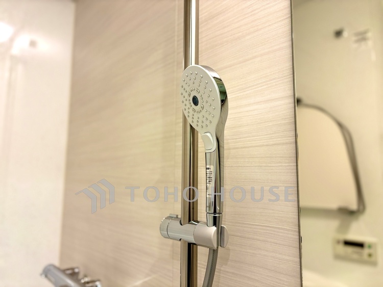 風呂 ◆リビングルーム◆そこには目を輝かせ笑顔で見つめてくれる君がいて、「おかえり」の言葉がこだまする。何気ない日々の挨拶は僕にとっては幸せで、同時に君の瞳にも恋している。