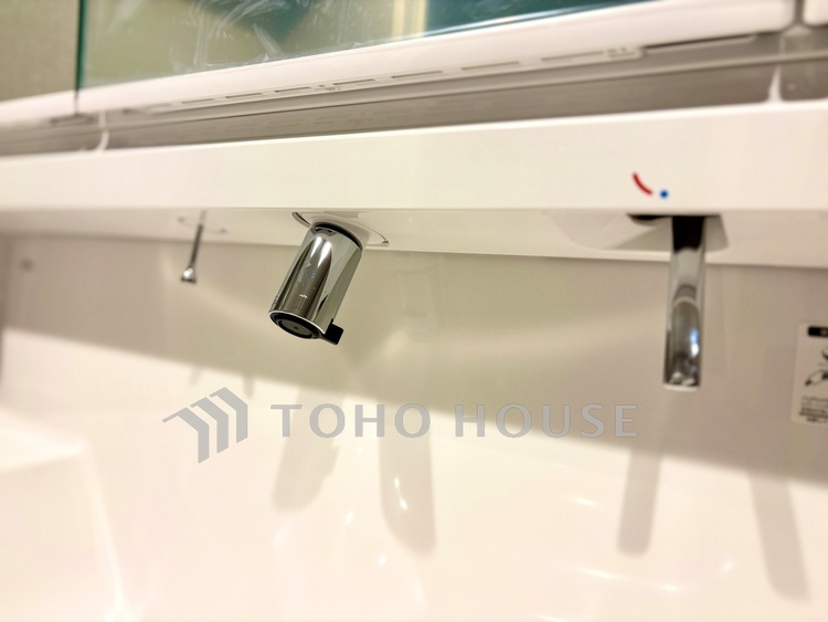 洗面 ◆ここに在る◆事も無げに美しく、伝えるには筆舌に尽くし難い。豪華絢爛や華美と言う事ではなく、住まう者にとって暮らし易く心地がいいと言う美しさがこの住まいには込められている。