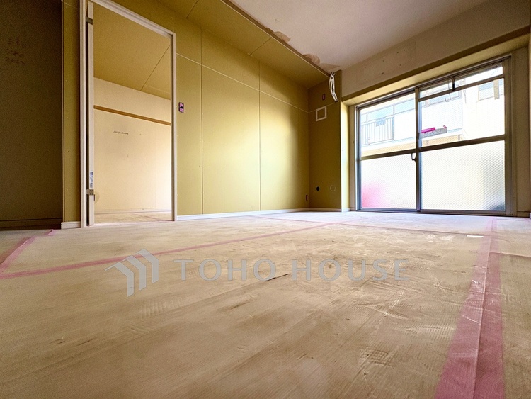 内装 ◆時を忘れる場所◆ここにはみんなが集い、食事と楽しい会話が始まる。話に夢中になりすぎて、ついつい時を忘れ夜半過ぎになってしまう。そんな束の間の幸せを感じさせてくれる場所でありたい。