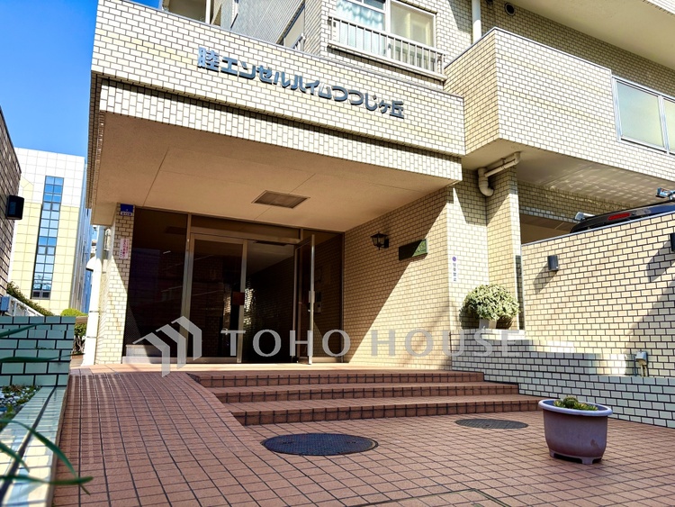 外観 ◆水面に映る◆紅葉を纏った山々を眺め、美しさのあまり感嘆のため息を漏らした事は無いだろうか。いつしか忘れかけていた自然の美しさと力強さを思い出させてくれる、そんな景色がここにもある。