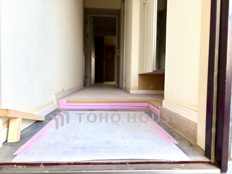 キッチン ◆色彩◆この空間に放たれた光は華美なまでに演出されたデザイン。流れる時をより芳醇なコーヒーの様な色彩奏でるアダージョ。そして情景豊かな作品のような暮らしがイメージできる。