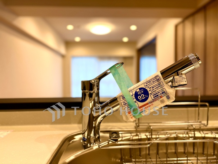 キッチン 【キッチン】流麗な音楽が流れているような繊細でいながら整然かつ堅牢なこの空間。この空間は確かに美しい。しかし、そこには美しさ以上のものが隠されている。