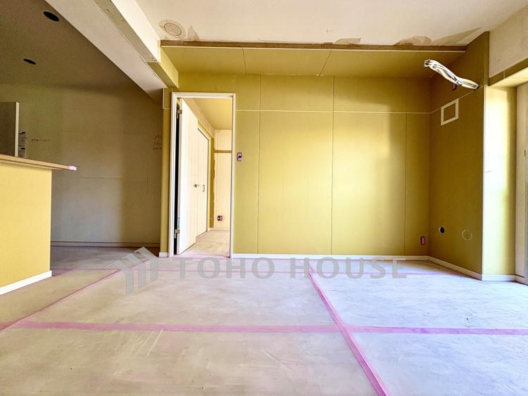 収納 ◆リビングルーム◆そこには目を輝かせ笑顔で見つめてくれる君がいて、「おかえり」の言葉がこだまする。何気ない日々の挨拶は僕にとっては幸せで、同時に君の瞳にも恋している。