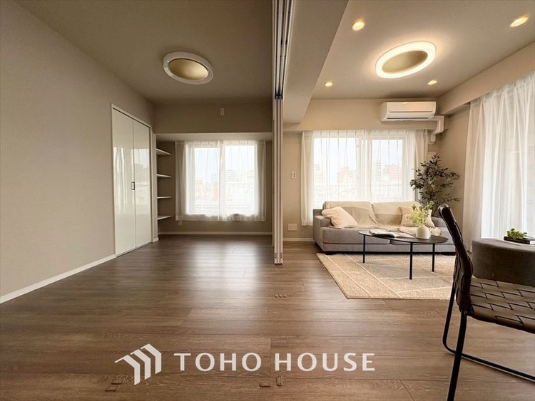 内装 【LIVING】◆眩い◆光が燦々と入り、家族の笑顔を照らす。「いつまでも続いて」と願う夢のような毎日がここにある。