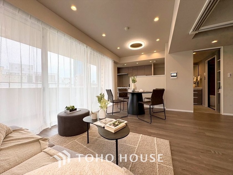 内装 【LIVING】◆陽光◆が差し込む。この開放的なLDKに家族の笑顔が集う。家族が一緒に過ごす空間は明るく、そして居心地よく。