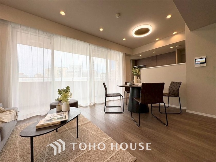 内装 【LIVING】◆住む喜び、楽しさ、感動◆を君と共有したい。いつまでもずっと家族を見渡せるこの広い空間で。