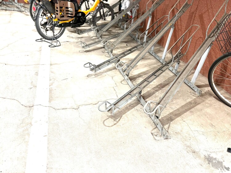 その他 【BICYCLE PAEKING LOT】◆駐輪場◆快適な生活には欠かせない自転車。開放的な駐輪場がございます。