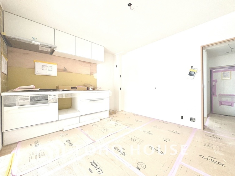 キッチン 現在改装中◆ワクワク◆開放的で機能性も高いシステムキッチン。お子様は毎日のご飯にワクワク！