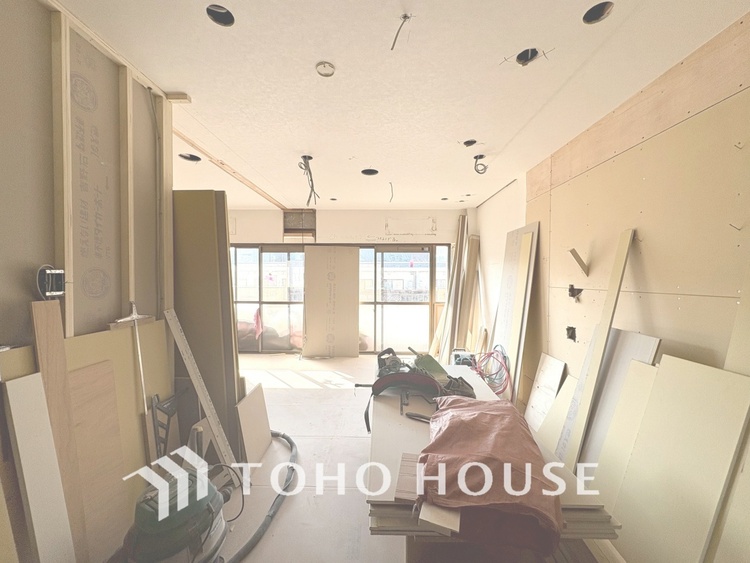 内装 現在改装中◆Sunshine◆光が燦々と入り、いるだけで気持ちいい。「開放的でゆとりあるお部屋です。」