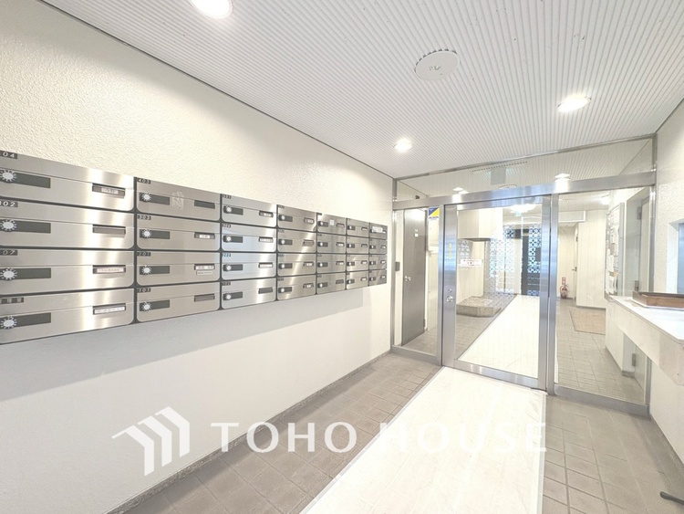 エントランス 【ENTRANCE】◆家族◆家で家族と過ごす時間は限られている。帰りを待つ家族の元へと急ぐときの弾む思い。そんな思いを引き立てる邸宅。