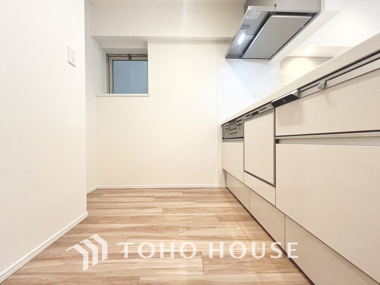 キッチン ◆ワクワク◆開放的で機能性も高いシステムキッチン。お子様は毎日のご飯にワクワク！