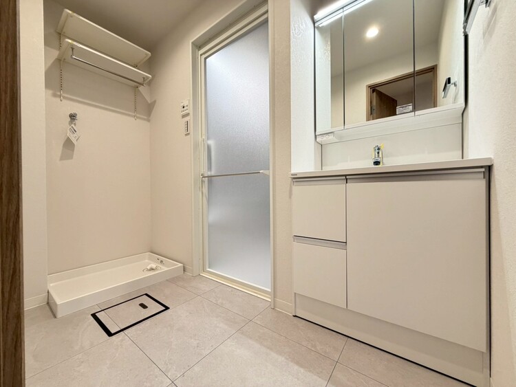 その他 十分な広さの脱衣所。