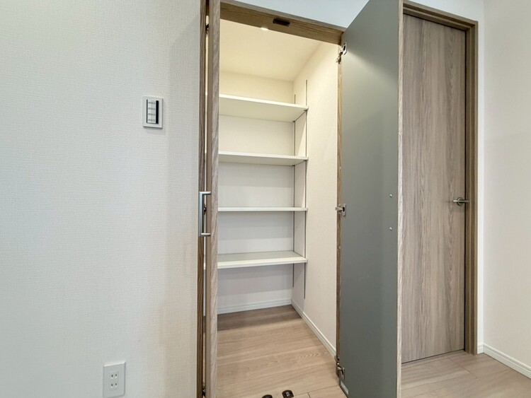 その他 家電やスーツケース、ストック品など何でも片付く嬉しい空間です。