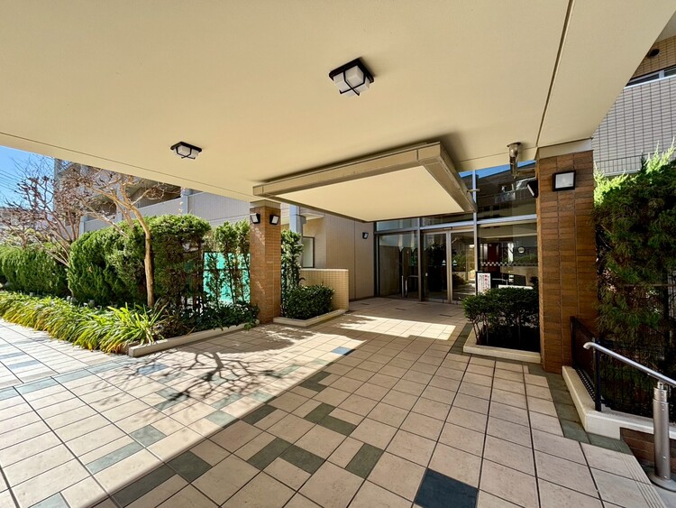 その他 上質感漂う玄関アプローチです。