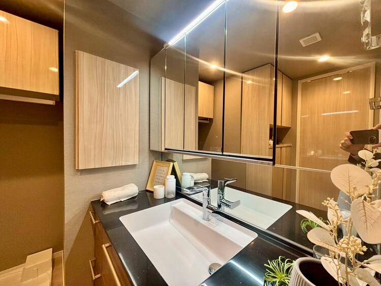 その他 清潔感を感じられる洗面化粧台。