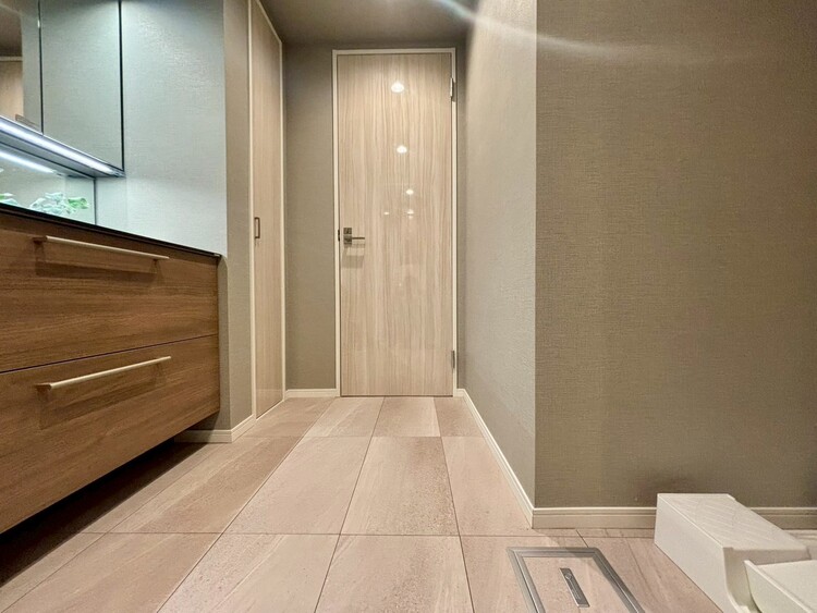 その他 十分な広さの脱衣所。