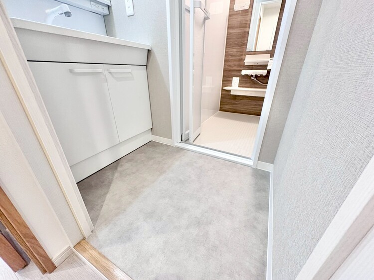 その他 十分な広さの脱衣所。