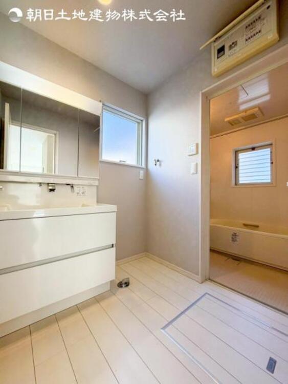 洗面 すぐの見学や資料請求などお気軽にお問い合わせお待ちしております