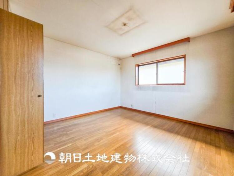 内装 【居室】趣味・感性で個性的に飾って頂けるようシンプルに仕上げてあります。