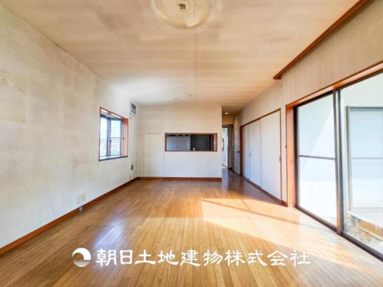 居間 【リビング】家族や友人との時間など、１番多くの時間を過ごす空間だからこそ落ち着いた空間になります。