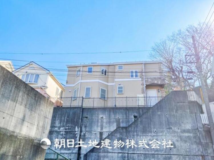 外観 表現された空間はたくさんの光を浴び、風を感じ、暮らしの時間を豊かにしてくれます。