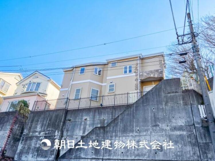 外観 時間のゆとりと空間、暖かな陽光がもたらす光と風を独占してください。