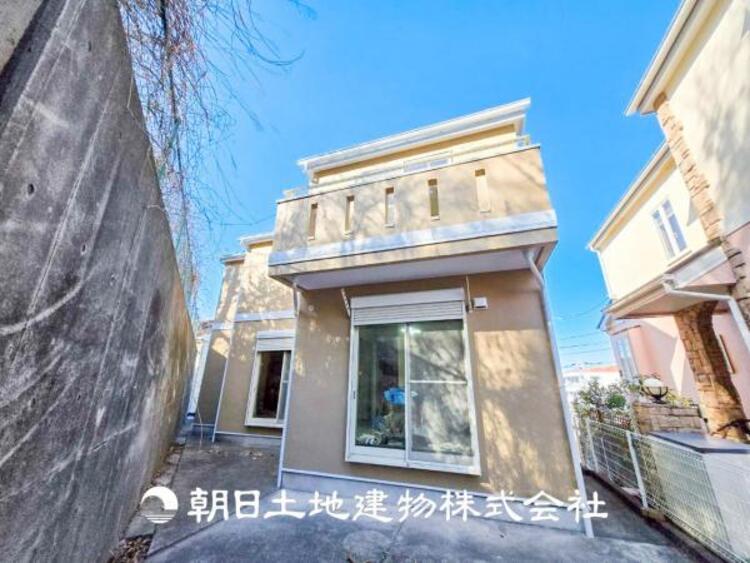 外観 大切なご家族、招いた友人と過ごすひと時を溢れる光が優しく包み込む空間。