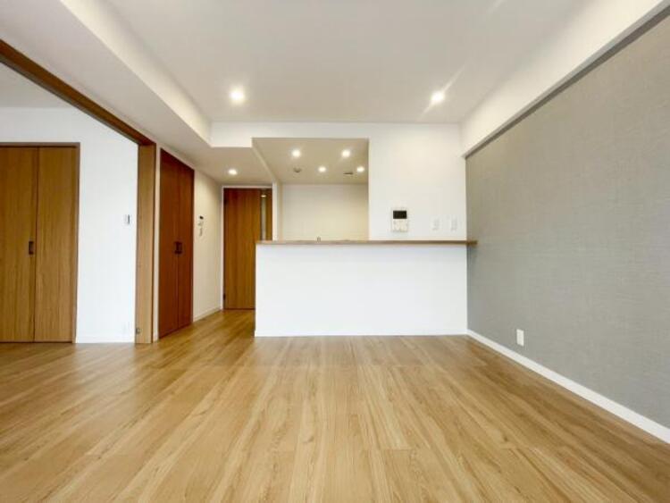 居間 お気軽にお問い合わせください。