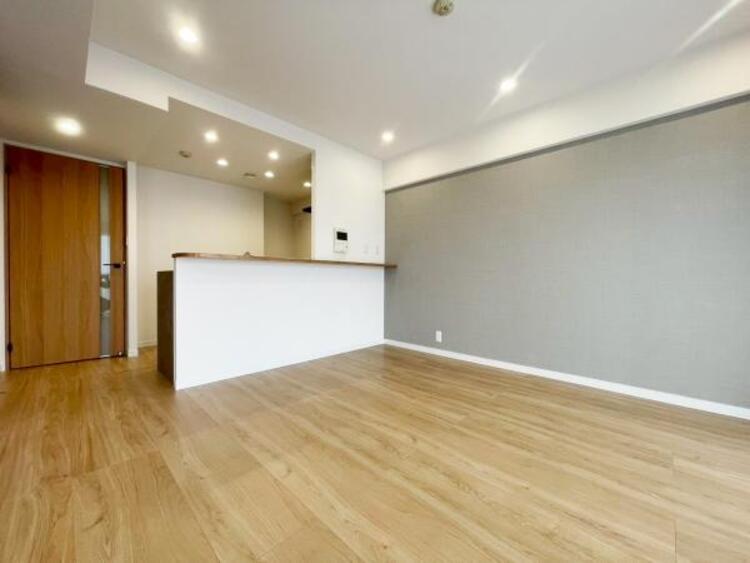 居間 お気軽にお問い合わせください。