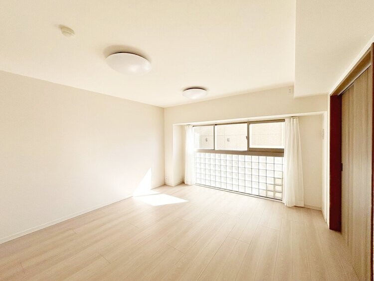 居間 居心地の良い空気感は、暮らしのステージを彩り、心からのやすらぎと満足感を与えてくれます。