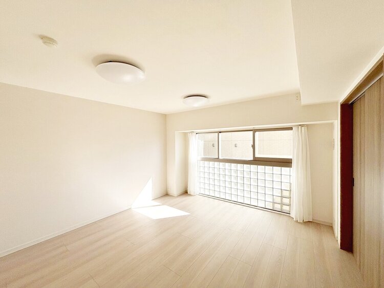 居間 飾り過ぎないシンプルな内装と偏り過ぎないデザインで統一しました。