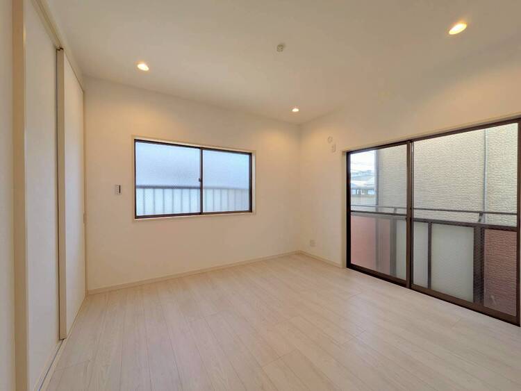 居間 忙しく過ぎゆく日常を置き去るほど、ゆったりした時間が流れるリビング。