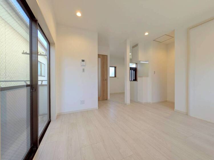 居間 居心地の良い空気感は、暮らしのステージを彩り、心からのやすらぎと満足感を与えてくれます。