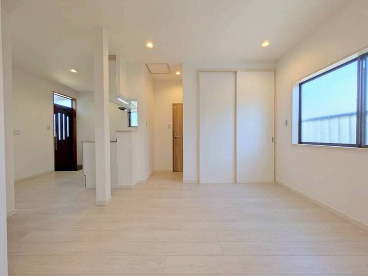 居間 快適に過ごす毎日を求めて、暮らしの中でご自身の「マイホーム」に創り上げてください。