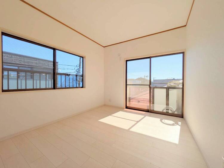 寝室 ベッドも十分に設置するスペースがあります。