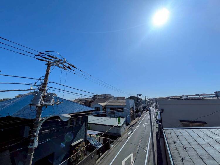 バルコニー 窓を開けると広がる青空。心をリフレッシュして日々を過ごしていきましょう。