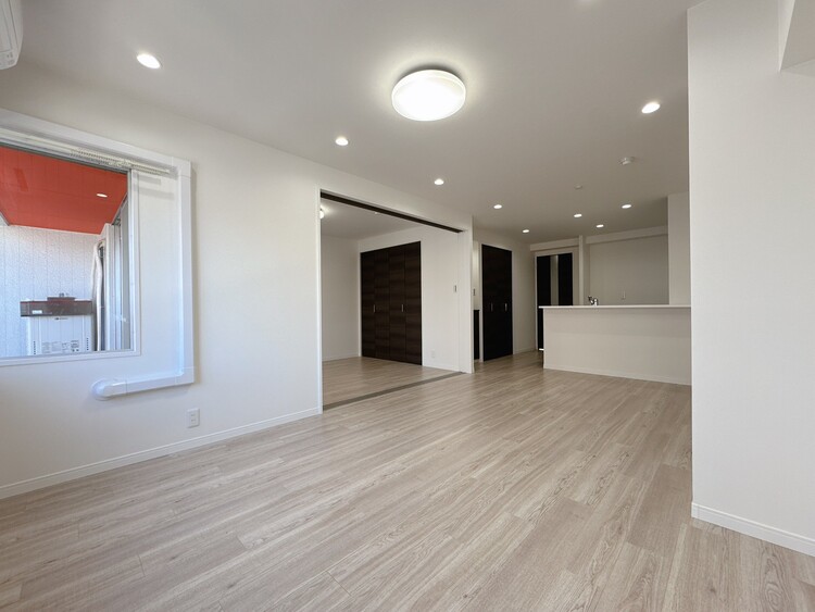 居間 飾り過ぎないシンプルな内装と偏り過ぎないデザインで統一しました。