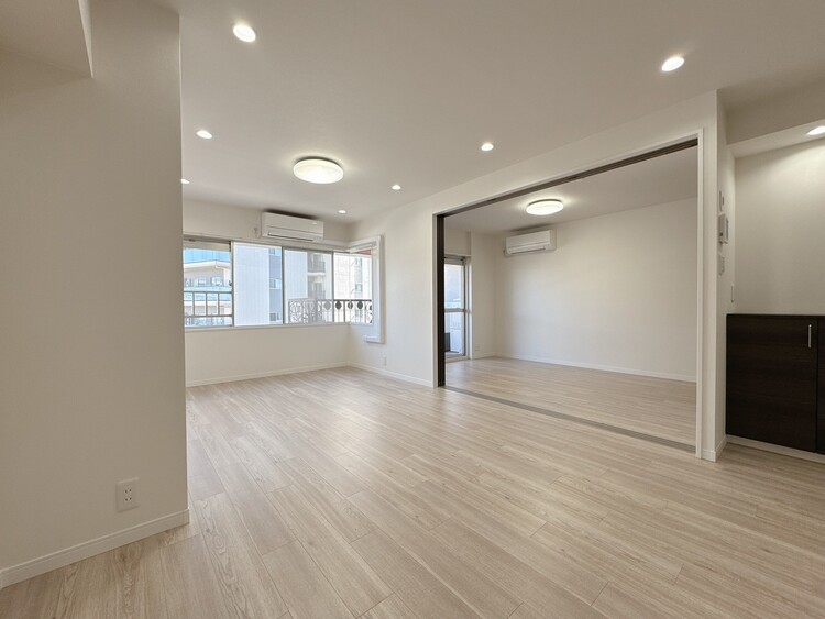 居間 快適に過ごす毎日を求めて、暮らしの中でご自身の「マイホーム」に創り上げてください。