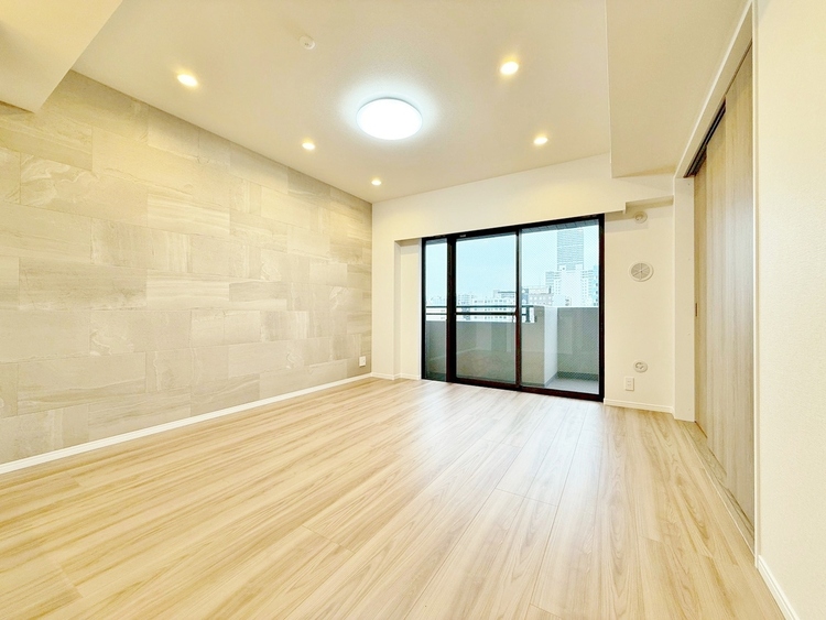 居間 居心地の良い空気感は、暮らしのステージを彩り、心からのやすらぎと満足感を与えてくれます。